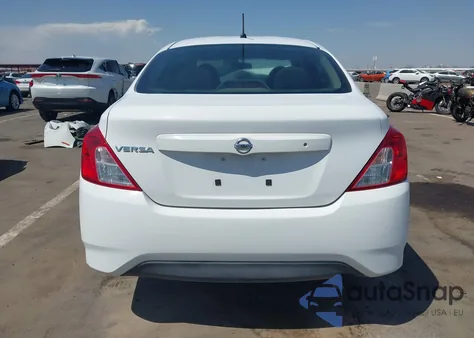 2016 Nissan Versa 1.6 S z USA, uszkodzony, nr VIN 3N1CN7AP4GL899044